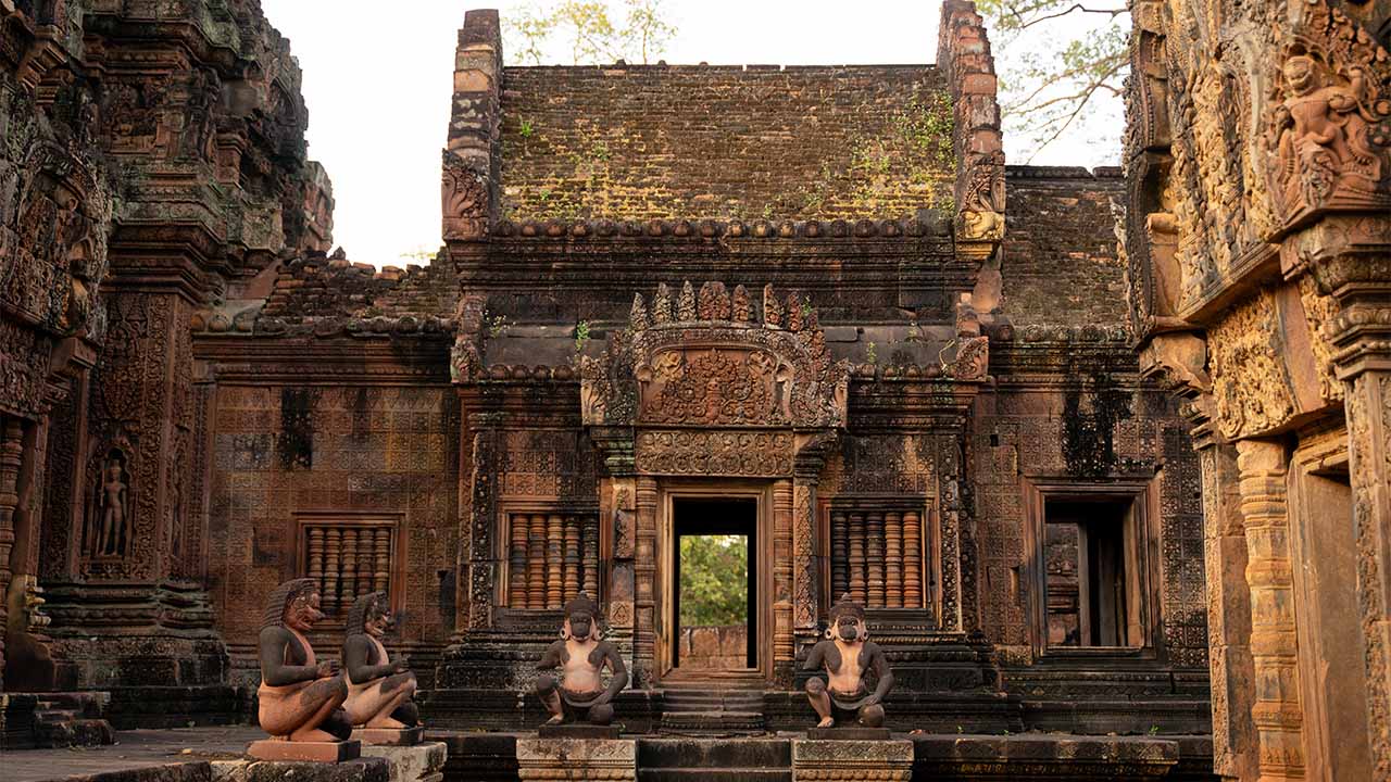 Banteay Srei temple intricate carvings